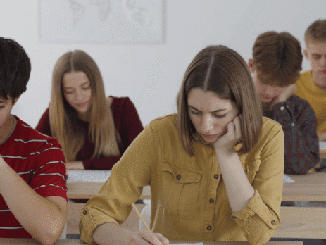 Sınav Kaygısı Nedir? Nedenleri, Belirtileri ve Etkili Çözüm Yolları